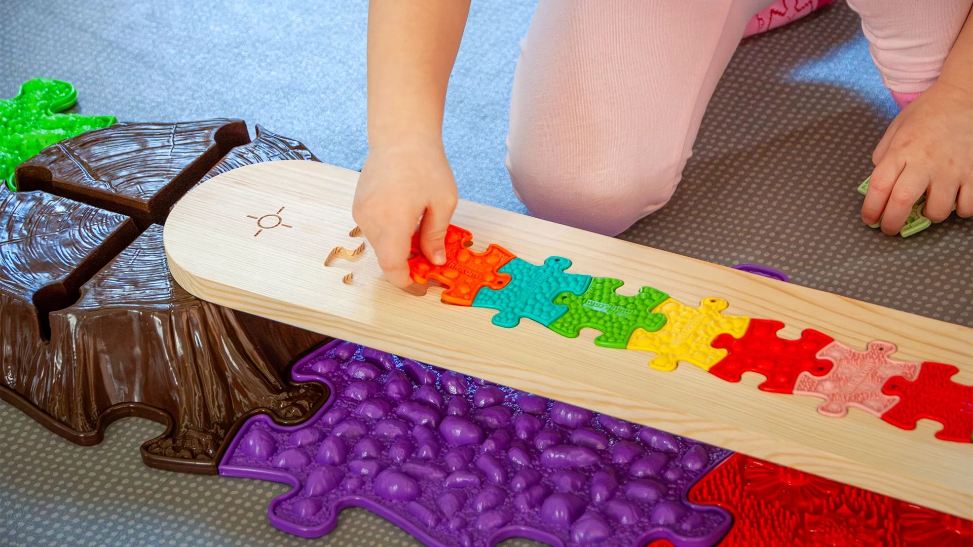 עולם התחושה של MUFFIK: הדרך הבריאה למשחק, התפתחות וחיבור רגשי